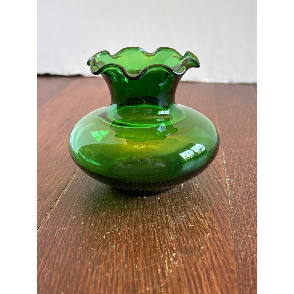 Vintage Emerald Green‎ Glass Bud Vase Ruffled Rim Squat Bulbous Decorative 3.5in